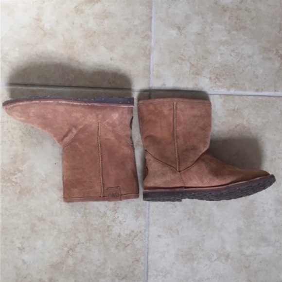 EMU Brown Australia Sheepskin Boots NWOT - Picture 2 of 4